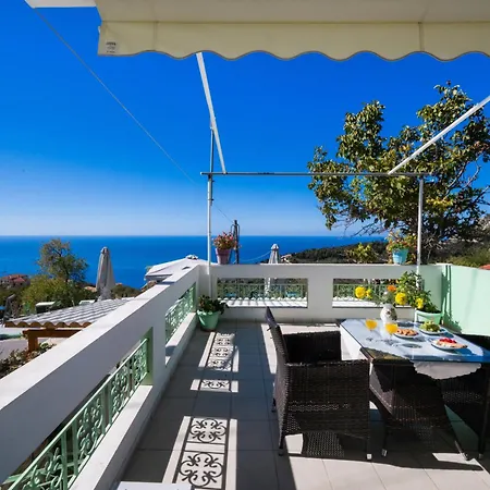 Sunset Bella Vista 公寓 Athánion